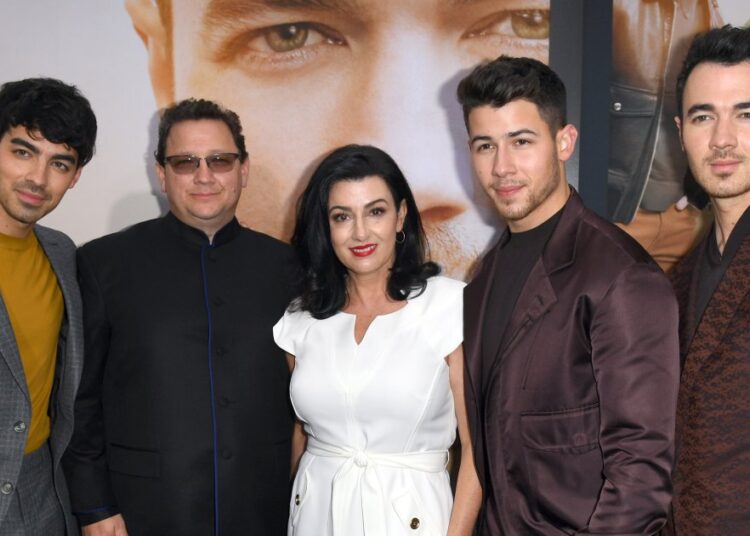 Jonas Brothers Throw Parents Surprise 40th Anniversary Party (Excl)