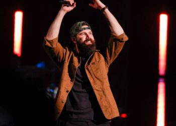 Jordan Davis Breaks Down His Songs on ‘Backstage Country’  