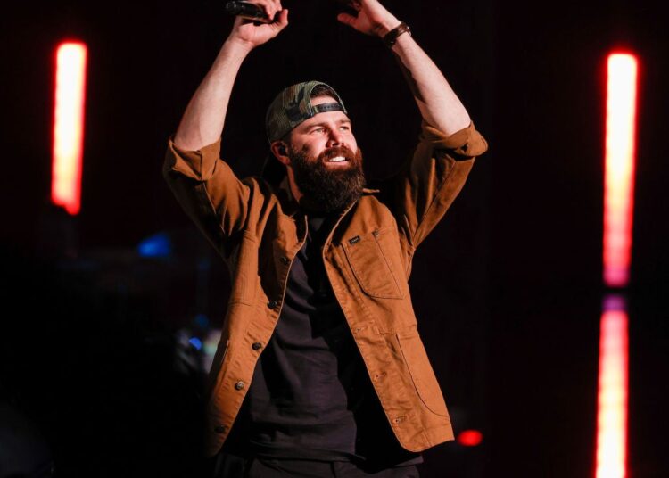 Jordan Davis Breaks Down His Songs on ‘Backstage Country’  