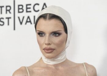 Julia Fox Regrets Plastic Surgery ‘To Stay Young and Hot’ For Men, Wishes She Could ‘Go Back’ – Star Magazine