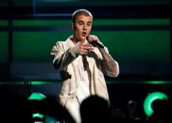 Justin Bieber impersonator dupes Las Vegas nightclub, sings on stage