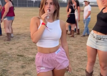 Justin Biebers Sister Shows Off Her Rhode Products