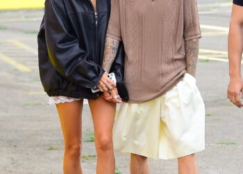 Hailey Bieber and Justin Bieber walking in New York.
