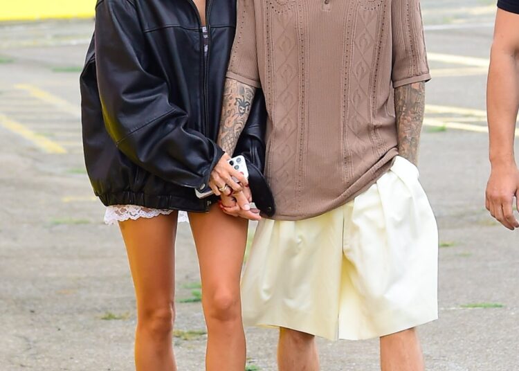 Hailey Bieber and Justin Bieber walking in New York.