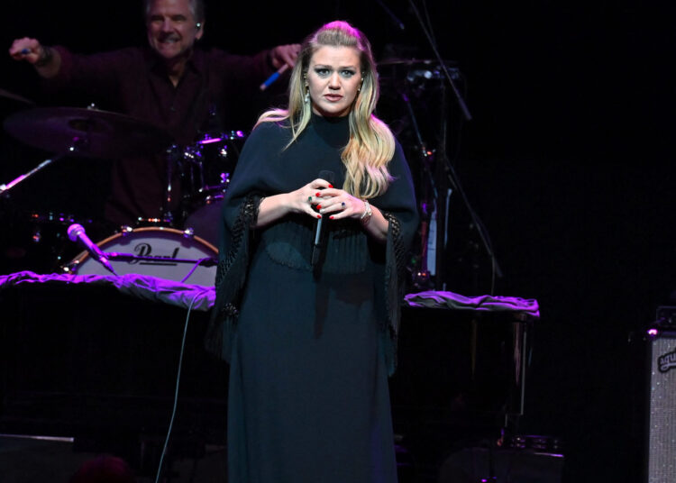 Kelly Clarkson Missing ‘The Voice’ Tapings Following Ex-Husband Brandon Blackstock’s Death: Report – Star Magazine