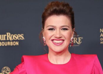 Kelly Clarkson Reveals Ex-Husband Is 'Ill,' Postpones Vegas Residency