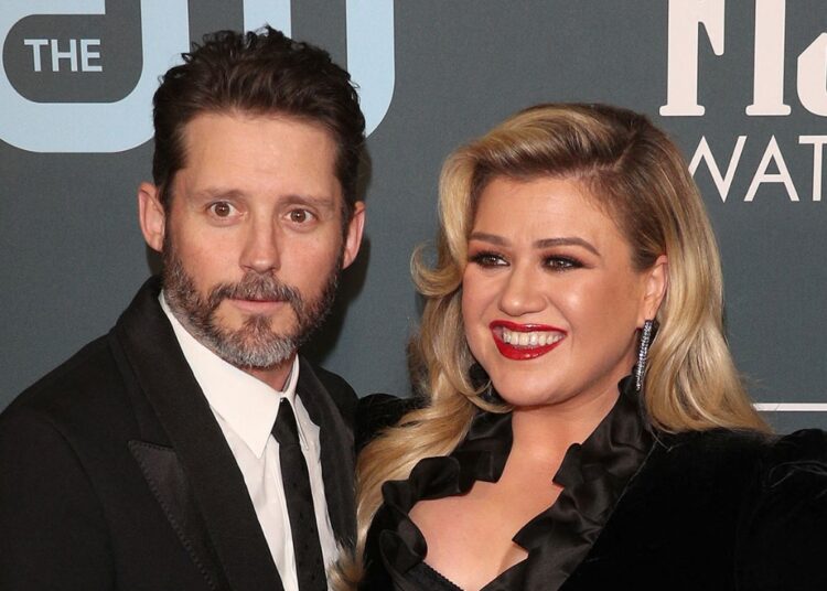 Kelly Clarkson Reveals Ex-Husband Is ‘Ill,’ Cancels Residency After Source Hinted at ‘Serious’ Struggles – Star Magazine