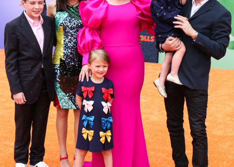 Kelly Clarkson Wanted Her Kids to Have ‘Best Relationship Possible’ With Late Ex After ‘Messy’ Divorce – Star Magazine