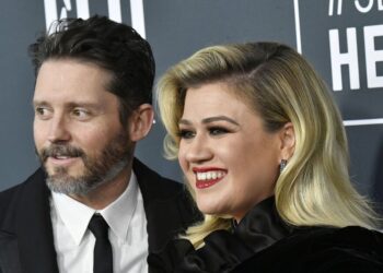 Kelly Clarkson postpones shows as ex battles unknown illness - Celebrity News - Entertainment