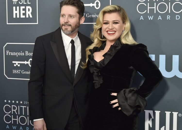 Kelly Clarkson says her ex-husband has been ill, postpones August concerts in Las Vegas – NBC10 Philadelphia