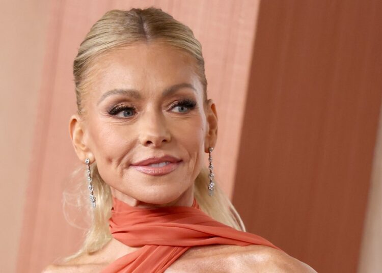 Kelly Ripa's Secrets: Her $200 Wedding Dress and More