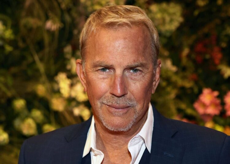 Kevin Costner 'casually dating' billionaire's ex-wife - Celebrity News - Entertainment