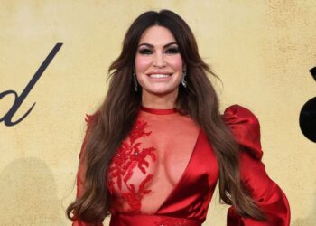 Kimberly Guilfoyle wows fans with wrinkle-free face at party - Celebrity News - Entertainment