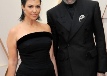 Kourtney Kardashian Seemingly Ditches Wedding Ring Amid Ongoing Speculation About Her Private Life – Star Magazine