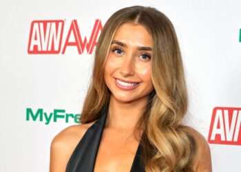 Lily Phillips’ Dad Admits He’d Sell Their House to Get Her to Stop OnlyFans