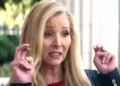 Lisa Kudrow's Spoof Of A Republican Spokesperson Resurfaces With Viral Force