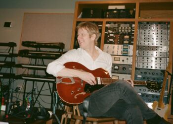 Listen to Spoon’s New Songs “Chateau Blues” and “Guess I’m Fallin in Love”