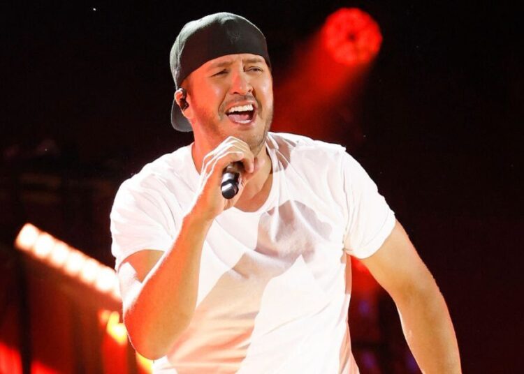 Luke Bryan shares reason for halting mid-concert move - Celebrity News - Entertainment