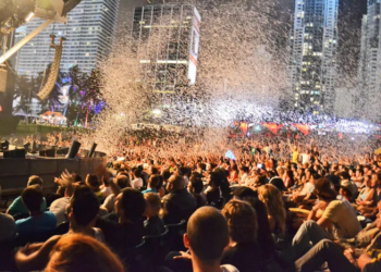 umf_can_u_feel_it_movie_premiere_crowd_confetti_shot_by_tracy_block_for_web_1.png