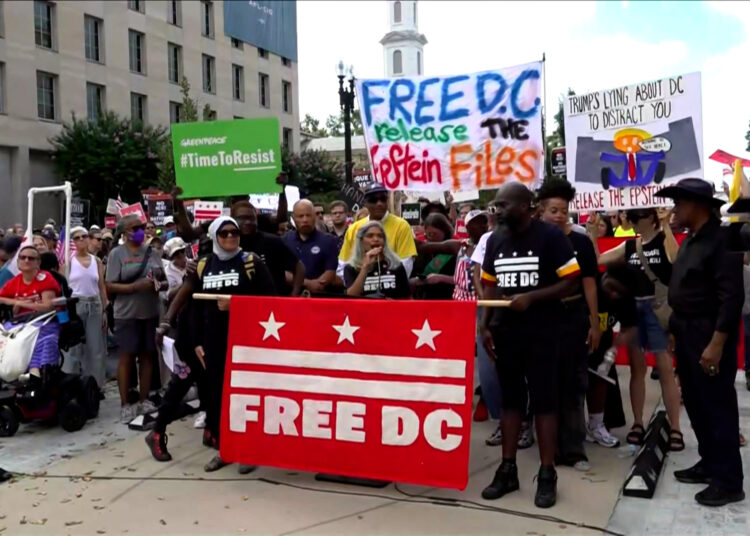 Click to play video: '‘This is about control’: Protests erupt in Washington after Trump federalizes D.C. police'
