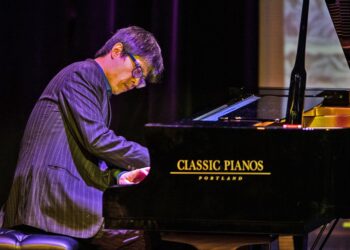 New director of Siletz Bay Music Festival adjusts to challenge of shuffling performers on eve of event • Lincoln Chronicle