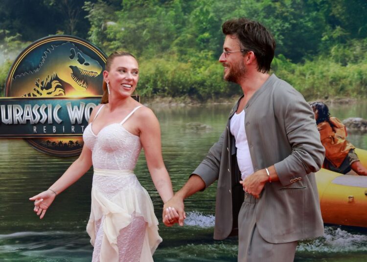 (From left) Scarlett Johansson and Jonathan Bailey at the 'Jurassic World: Rebirth' premiere in New York City in June.