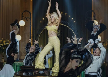 u200bKristen Wiig on Palm Royale season 2