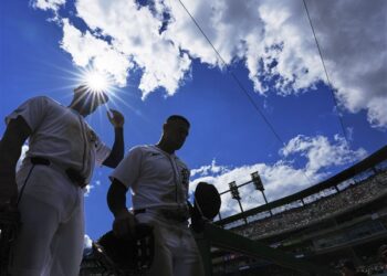 Pasquantino and Garcia homer as the Royals hold off the Tigers for a wild 10-8 win