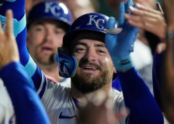 Perez and Isbel 2-run homers in the 6th inning power the Royals to a 7-4 win over the Nationals