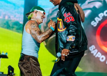 Snoop Dogg appeared to support Colombian singer Feid during his HARD Summer set on Saturday, August 2, 2025.