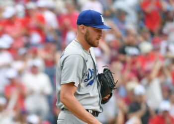 Royals Sign Former Red Sox Pitcher
