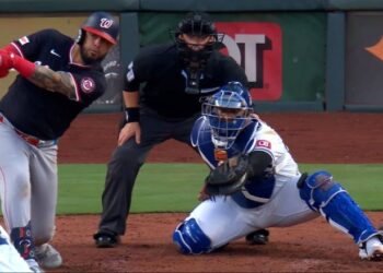 Royals Top Nationals 8-5 in KC