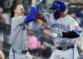 Royals bat around in fifth in huge 12-1 win over White Sox