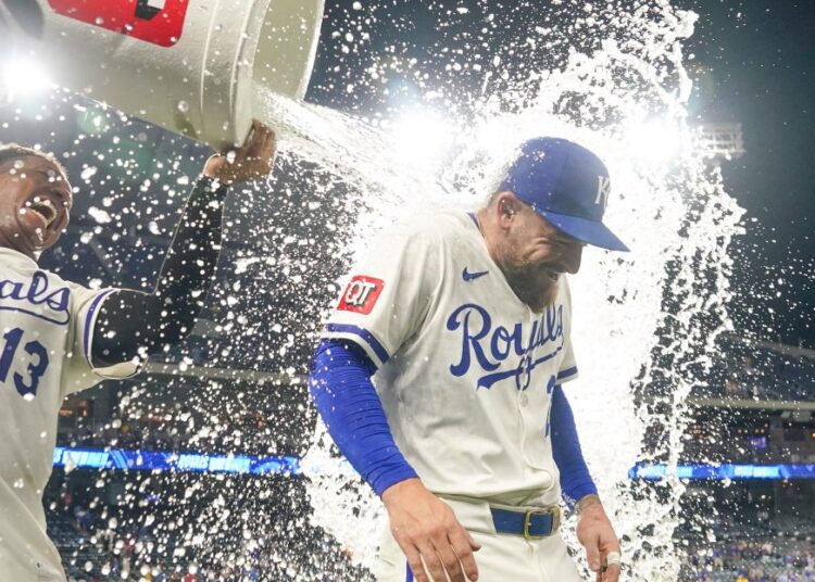 Royals come from behind to defeat Nationals 7-4