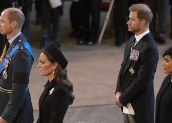Royals' gesture to William that caused lasting 'resentment' from Harry & Meghan - Celebrity News - Entertainment
