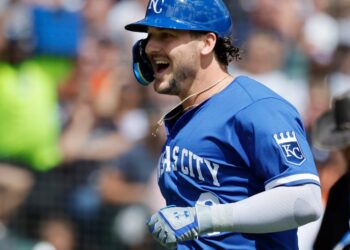 Royals win wild game in Detroit 10-8 to avoid sweep