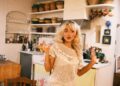 Sabrina Carpenter’s “Man’s Best Friend” Listening Party Had 26 Fans Crying, Screaming, and Living Their Best Pop Fantasy