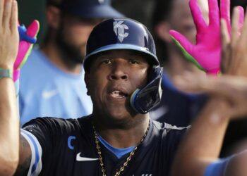 Salvador Perez hits go-ahead homer as Royals continue dominance over White Sox with 3-1 victory | Sports
