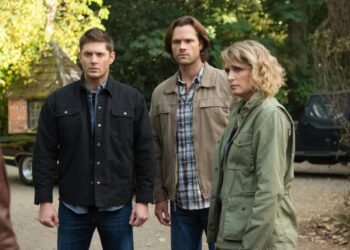 Jensen Ackles as Dean, Jared Padalecki as Sam, and Samantha Smith as Mary Winchester