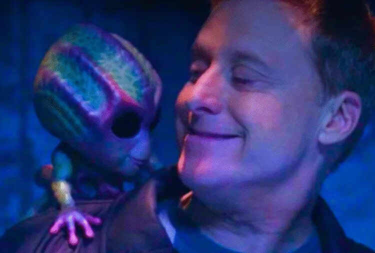 Alan Tudyk in <em>Resident Alien</em>