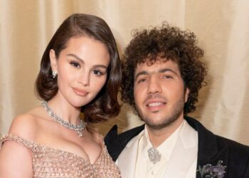 Selena Gomez Kisses Benny Blanco in Sweet PDA Photo