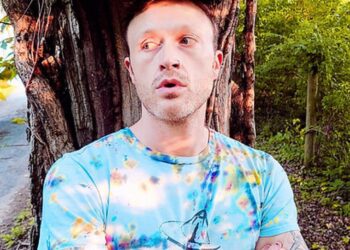 Shadwick Wilde shares a new Quiet Hollers song!
