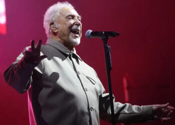 Sir Tom Jones performed at Cardiff Castle on Wednesday night