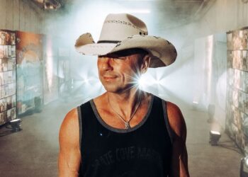 “So Excited. So Proud”: Kenny Chesney Unveils the First Ever Manuscript of His New Book, ‘HEART*LIFE*MUSIC’