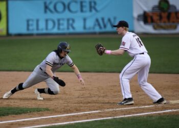 050124-BASEBALL-17.JPG