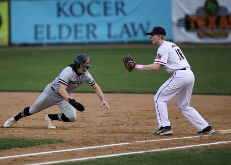 050124-BASEBALL-17.JPG