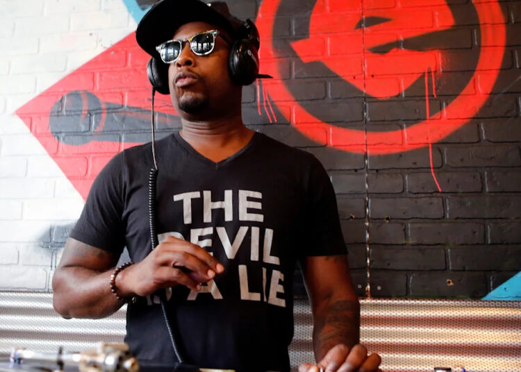 DJ Talib Kweli performs at the Elementz Block Party in Over-the-Rhine on Friday after his appearance at the Cincinnati Music Festival.