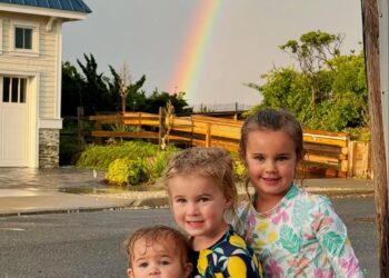 Taylor Swift Says Her Sprinkle Filled Hangouts With Jason Kelce s Daughters Includes Baking Rainbow Bread image 8211623