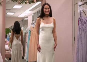 Belly (Lola Tung) trying on wedding dresses with Taylor (Rain Spencer) and her mom.