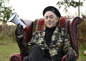 A still image of Alan Cumming.